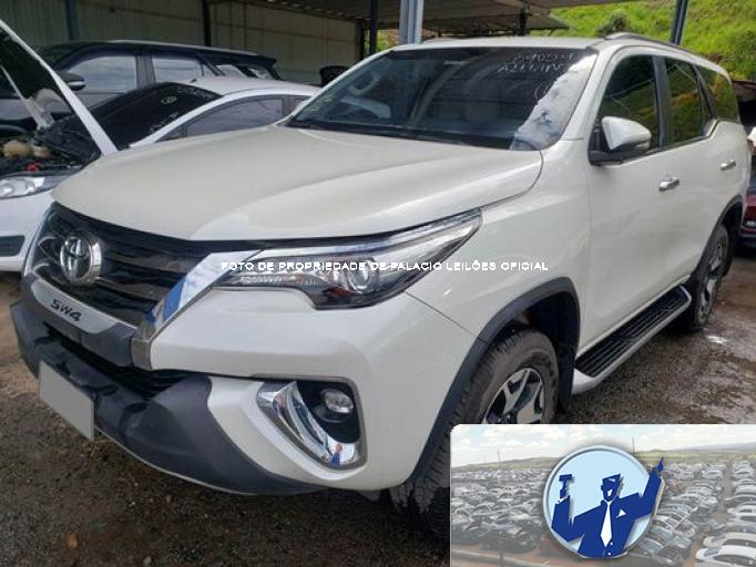 TOYOTA HILUX SW4 19/19